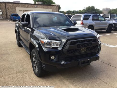 Used 2019 Toyota Tacoma TRD Sport image 6