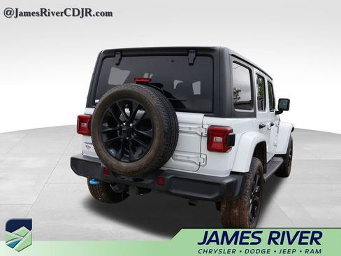 Used 2023 Jeep Wrangler Unlimited Sahara w/ Cold Weather Group AWD/4WD image 13