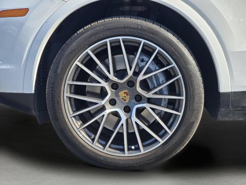 Used 2021 Porsche Cayenne AWD/4WD image 11