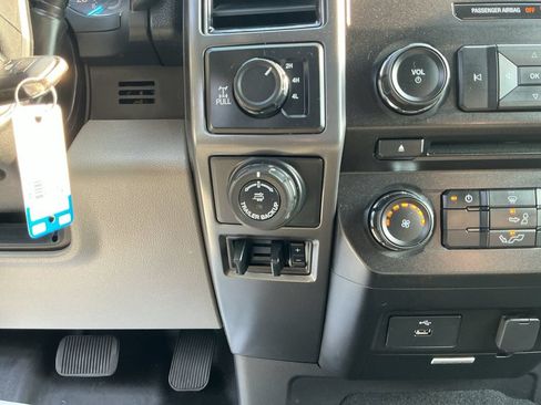 Used 2018 Ford F150 XLT w/ Heavy-Duty Payload Package AWD/4WD image 18