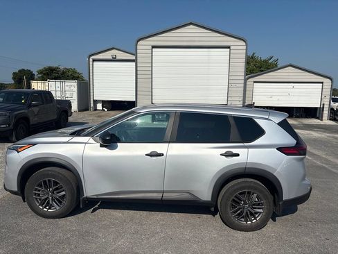 Used 2024 Nissan Rogue S FWD image 8