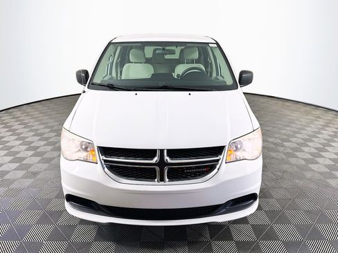 Used 2017 Dodge Grand Caravan SE FWD image 2