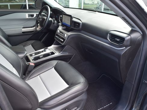 Used 2022 Ford Explorer XLT w/ Equipment Group 202A AWD/4WD image 8