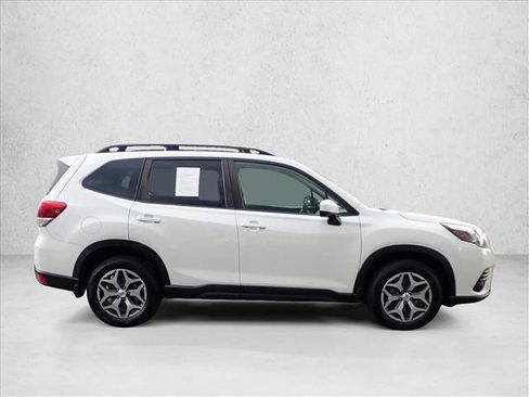 Used 2023 Subaru Forester Premium w/ Popular Package #2 AWD/4WD image 5