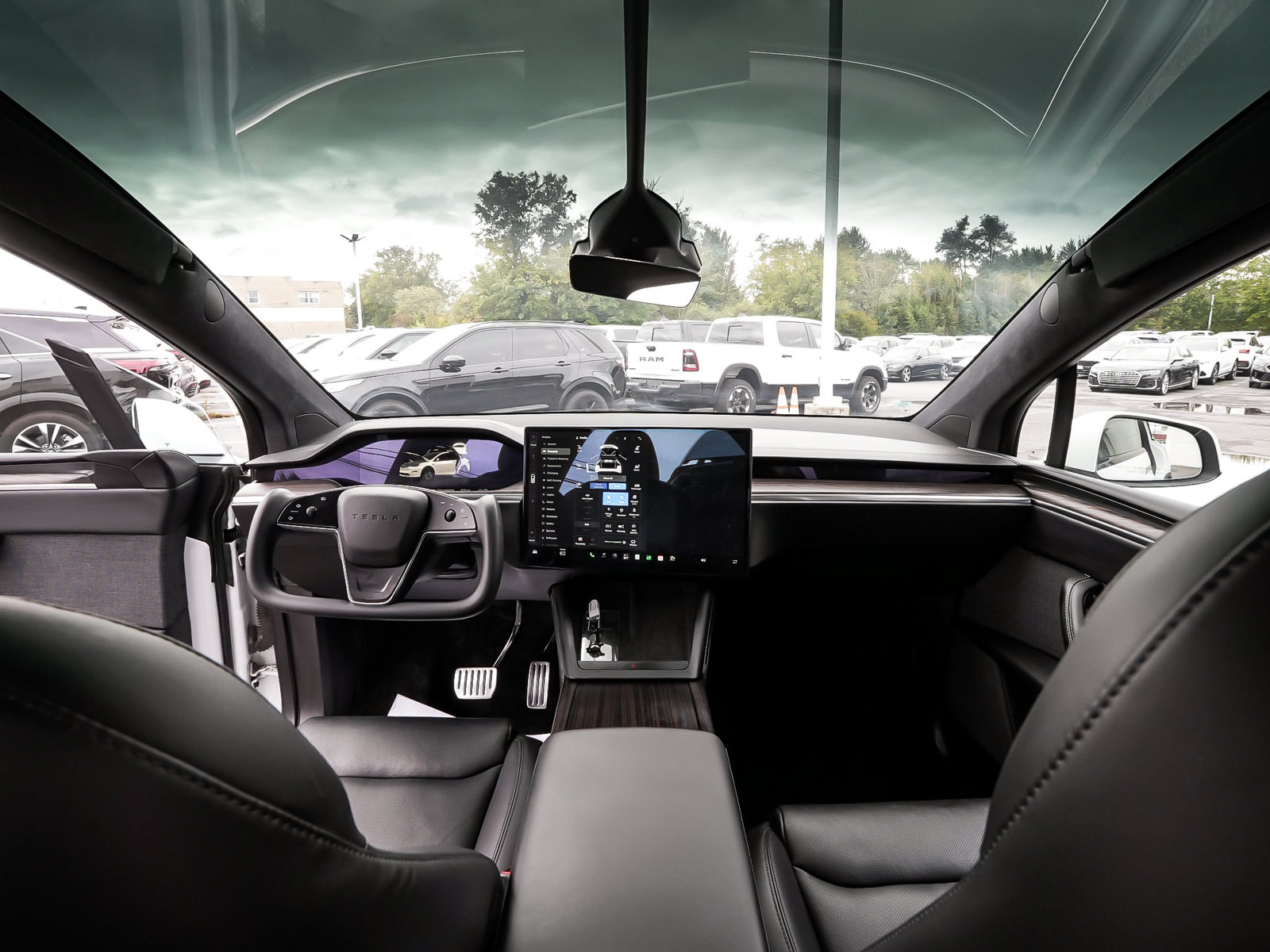 Used 2023 Tesla Model X AWD/4WD image 32