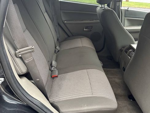 Used 2010 Jeep Grand Cherokee Laredo w/ Popular Equipment Group AWD/4WD image 9