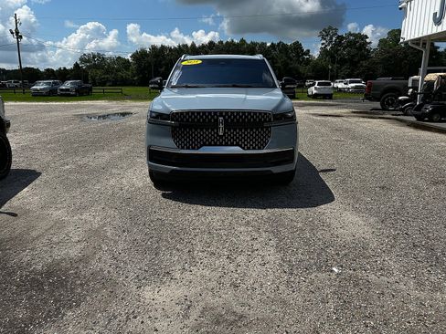 Used 2025 Lincoln Navigator Reserve AWD/4WD image 4