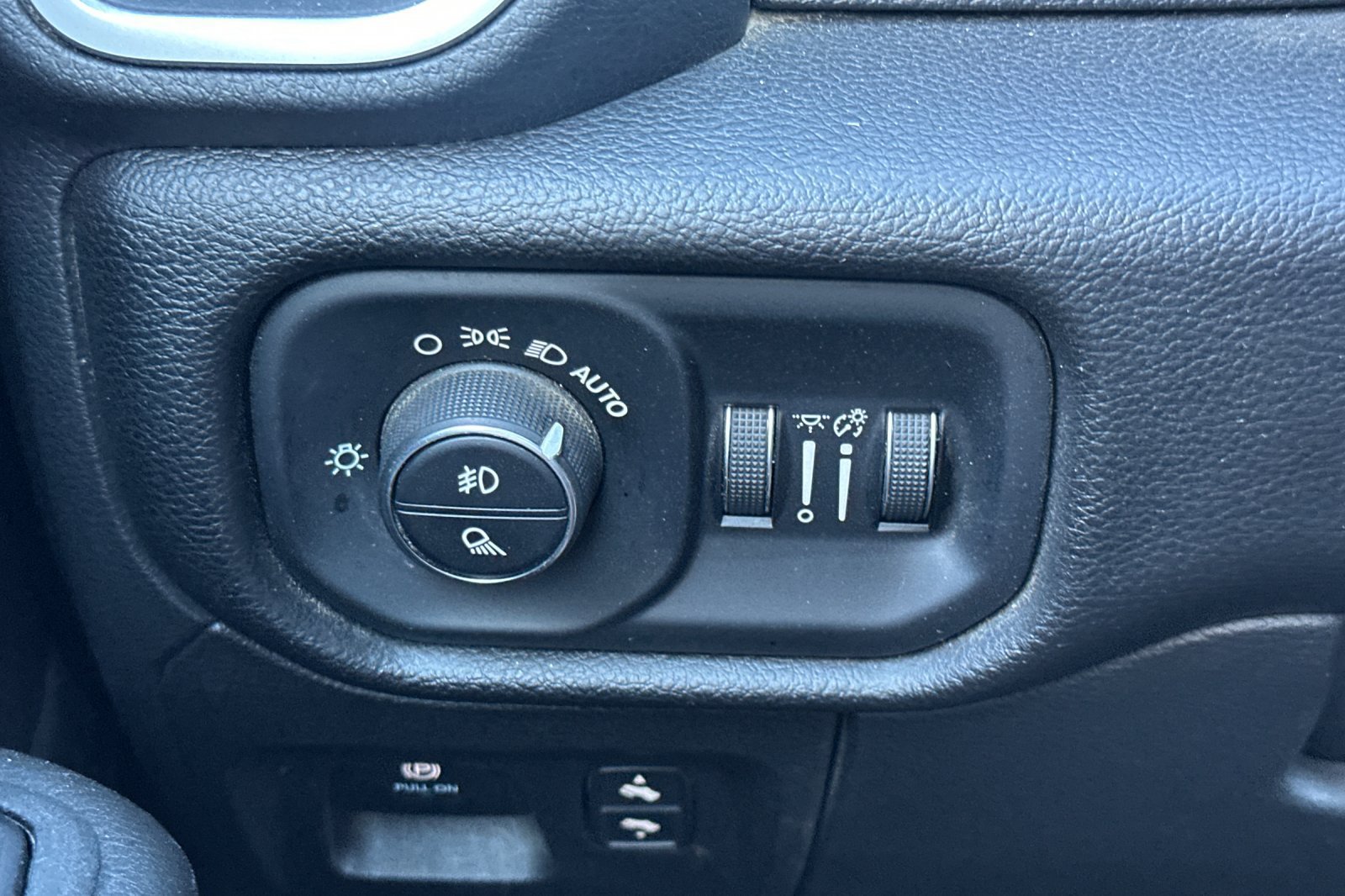 Used 2025 RAM 1500 Big Horn AWD/4WD image 38