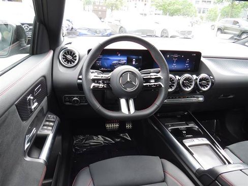 Used 2025 Mercedes-Benz GLA 250 4MATIC image 10