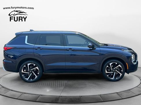 Used 2022 Mitsubishi Outlander SE AWD/4WD image 2