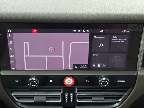 Used 2025 Porsche Macan image 18