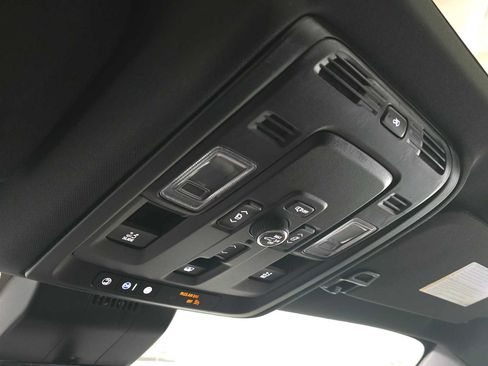 Used 2025 Chevrolet Tahoe Premier AWD/4WD image 38