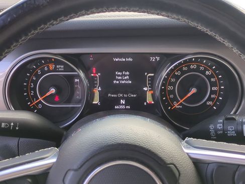 Used 2019 Jeep Wrangler Unlimited Sahara image 29