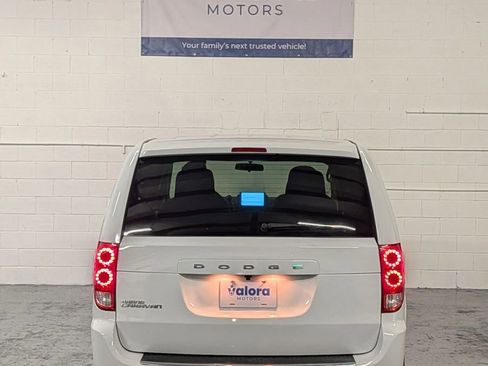 Used 2012 Dodge Grand Caravan SE image 4