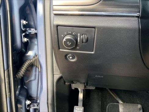 Used 2019 Jeep Grand Cherokee Limited w/ Luxury Group II AWD/4WD image 36