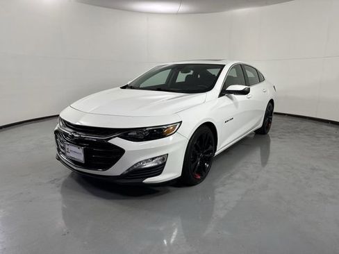 Used 2020 Chevrolet Malibu LT FWD image 2