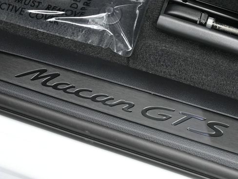 Certified 2026 Porsche Macan GTS AWD/4WD image 27