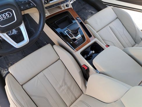 Used 2023 Audi Q5 e Premium Plus w/ Premium Plus Package image 27