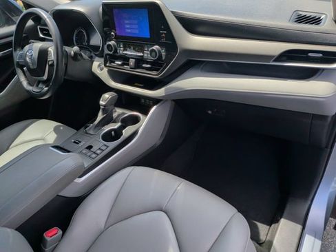 Used 2023 Toyota Highlander XLE FWD image 18