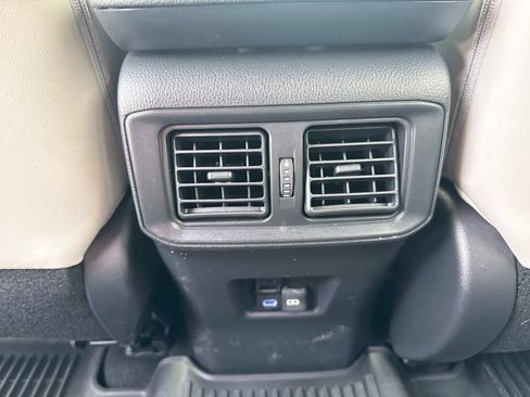 Used 2022 Toyota RAV4 XLE Premium image 44