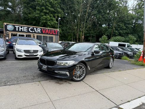 Used 2018 BMW 530e RWD image 1