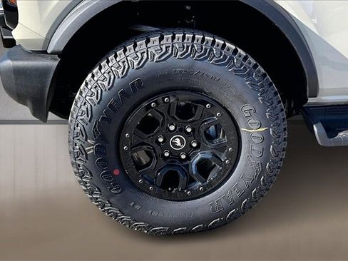 New 2025 Ford Bronco Outer Banks w/ Sasquatch Package image 11