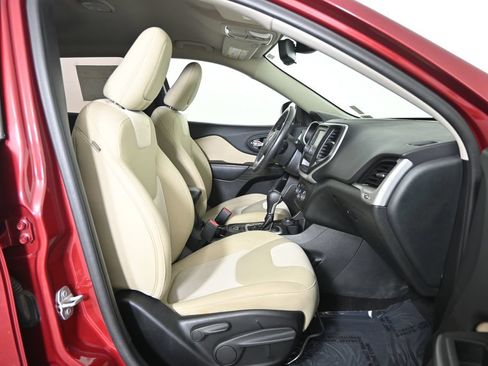 Used 2016 Jeep Cherokee Sport AWD/4WD image 13