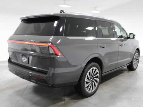 Used 2025 Lincoln Navigator Black Label image 9