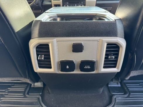 Used 2019 Ford F350 Lariat image 19