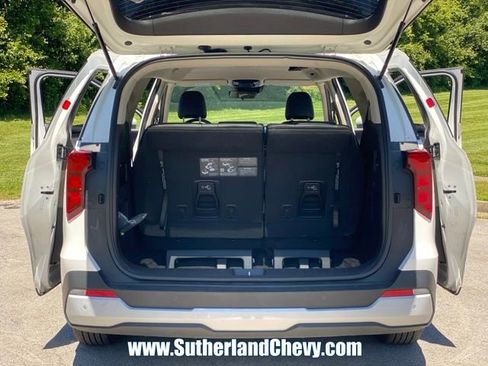 Used 2025 Kia Carnival FWD image 37
