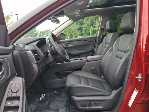 Certified 2026 Nissan Rogue SV w/ SV Premium Package AWD/4WD image 13