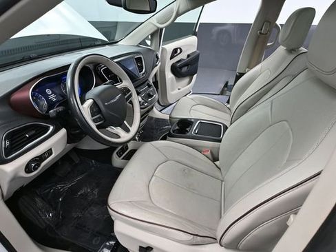 Used 2020 Chrysler Pacifica Limited FWD image 22