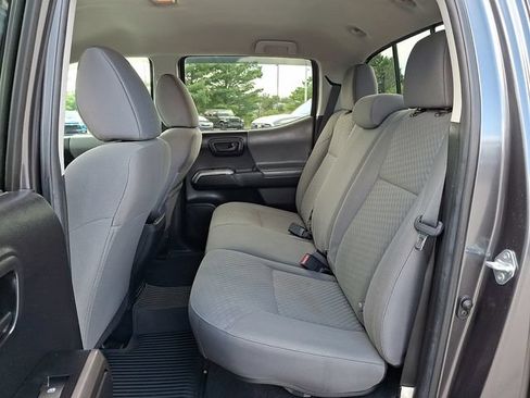 Used 2022 Toyota Tacoma SR5 AWD/4WD image 10