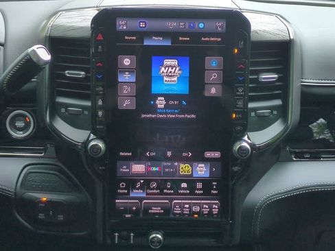 Used 2026 RAM 2500 Limited AWD/4WD image 29