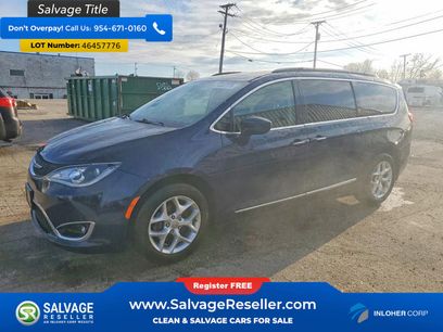 Used 2017 Chrysler Pacifica Touring-L w/ Tire & Wheel Group