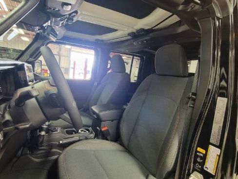 New 2024 Jeep Gladiator Sport image 12