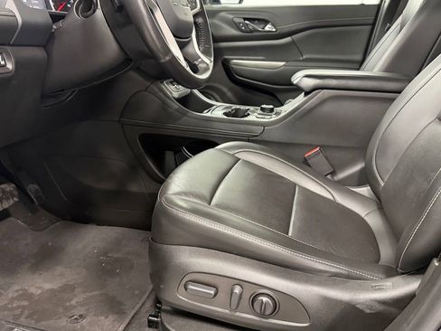 Used 2022 GMC Acadia SLT w/ Elevation Edition image 13