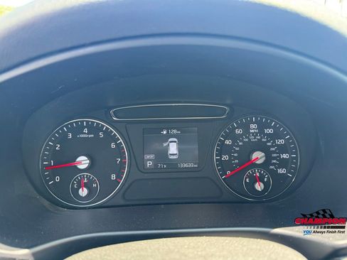 Used 2019 Kia Sorento LX image 18