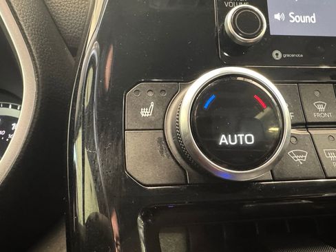 Used 2022 Toyota Highlander XLE image 29