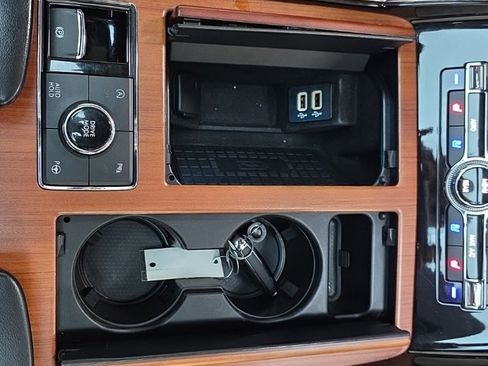 Used 2019 Lincoln Navigator Reserve image 28