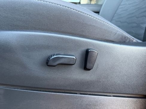 Used 2022 Nissan Frontier SV image 14