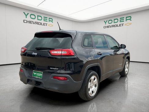 Used 2016 Jeep Cherokee Sport FWD image 7