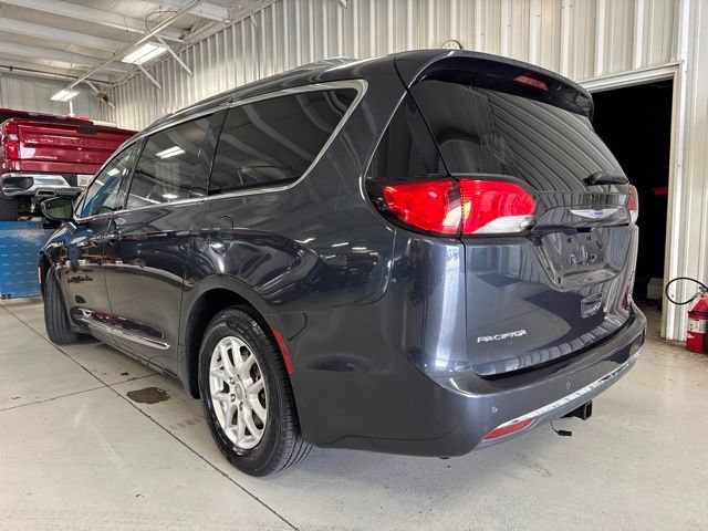 Used 2020 Chrysler Pacifica Touring-L FWD image 8