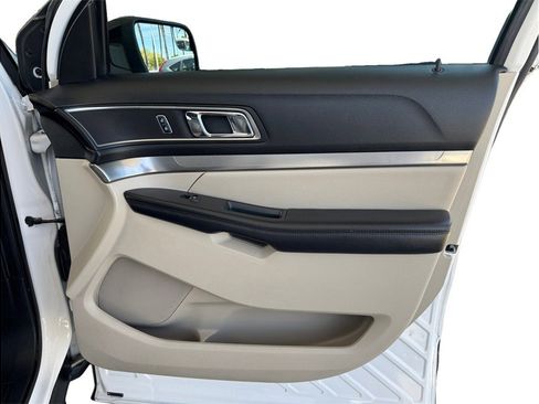 Used 2018 Ford Explorer XLT w/ Equipment Group 202A FWD image 18