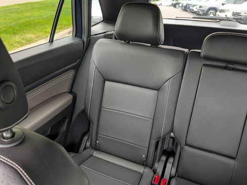 Certified 2023 Volkswagen Atlas Cross Sport SE w/ Panoramic Sunroof Package AWD/4WD image 12