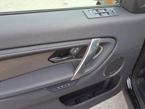 New 2025 Land Rover Discovery Sport Dynamic SE image 11