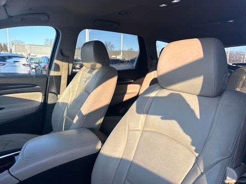 Used 2020 Buick Enclave Essence image 24