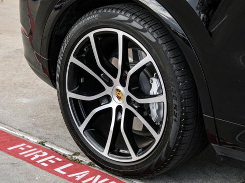 Used 2019 Porsche Cayenne Turbo image 60