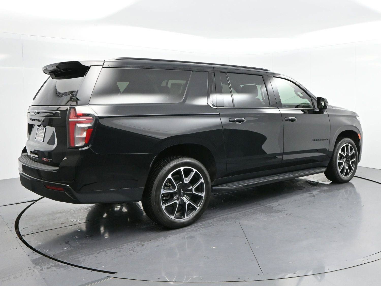 Used 2024 Chevrolet Suburban RST w/ Luxury Package AWD/4WD image 7