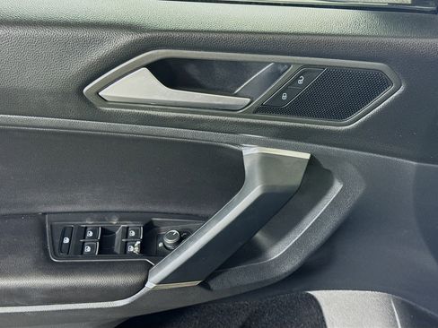Used 2020 Volkswagen Tiguan SE FWD image 24